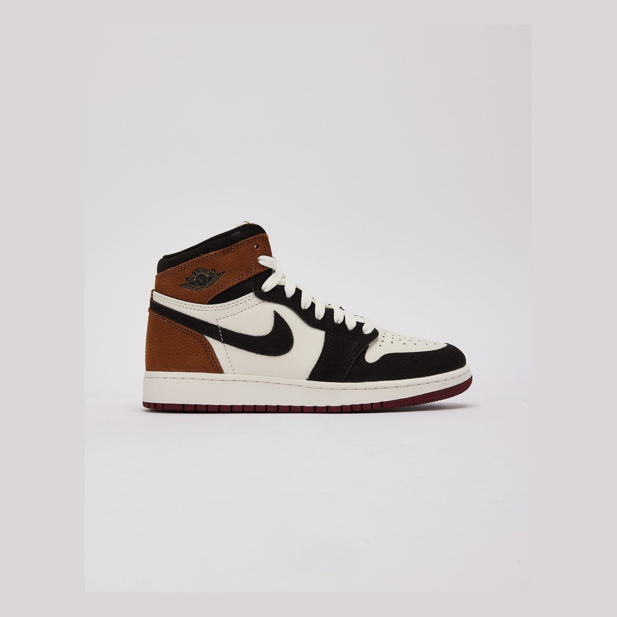 Tenis Jordan Air 1 Retro High OG 'Love Letter' Grade-School